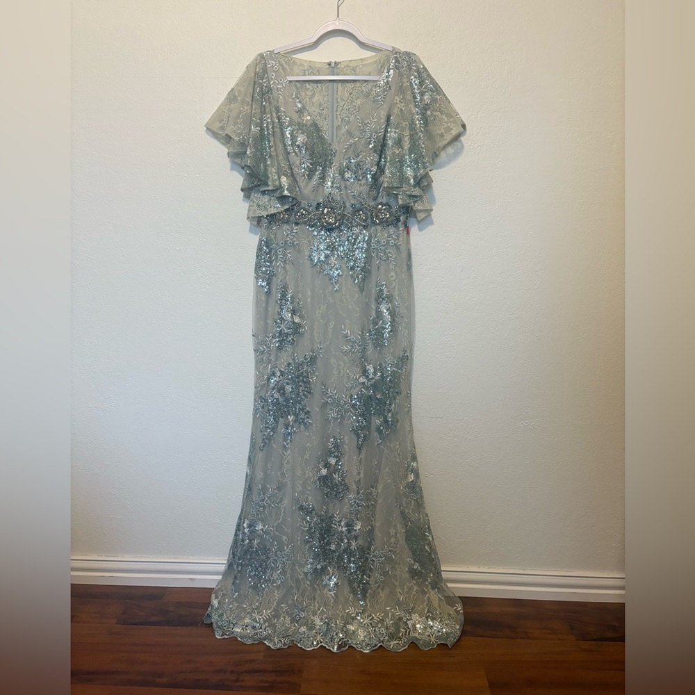 Mac Duggal Bell Sleeve Floral Embellished Gown – Seafoam – Size 12 – NWT - Picture 14 of 16